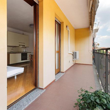Cosy Studio With Balcony & Private Garage Milano Eksteriør billede