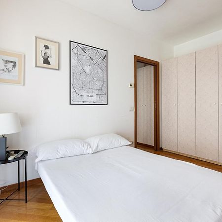Cosy Studio With Balcony & Private Garage Milano Eksteriør billede