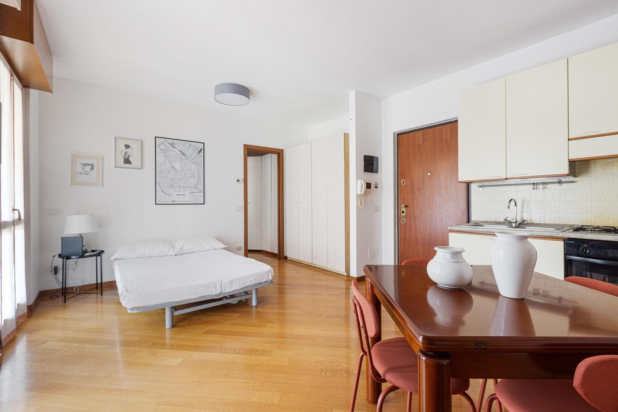 Cosy Studio With Balcony & Private Garage Milano Eksteriør billede