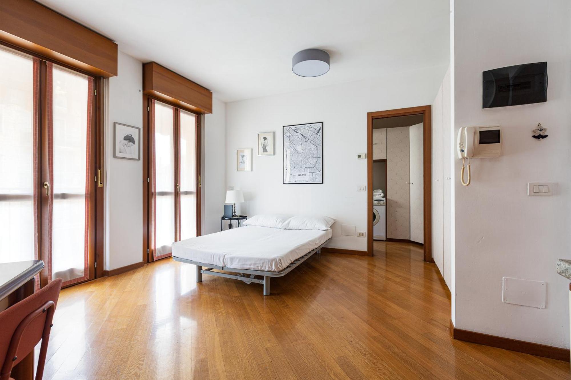 Cosy Studio With Balcony & Private Garage Milano Eksteriør billede