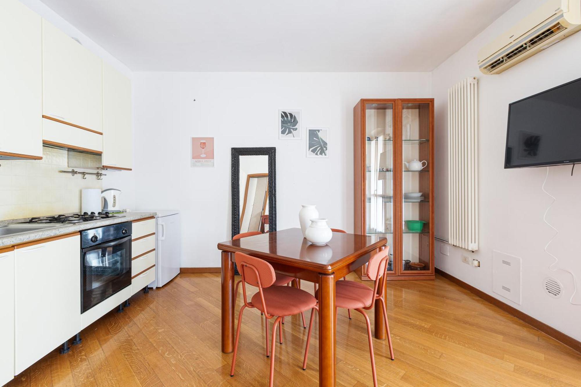 Cosy Studio With Balcony & Private Garage Milano Eksteriør billede